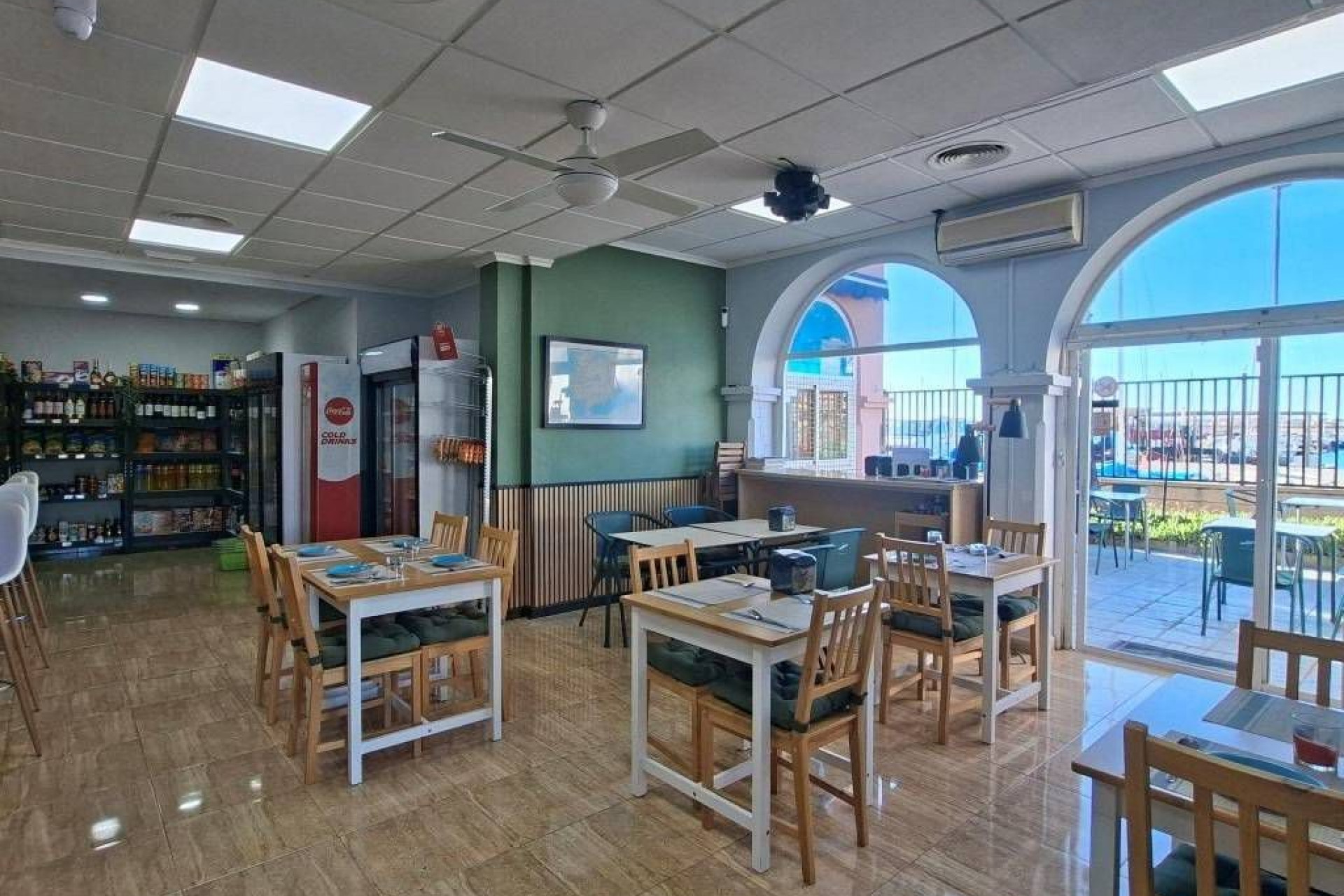 Resale - Commercial property - Torrevieja - Puerto