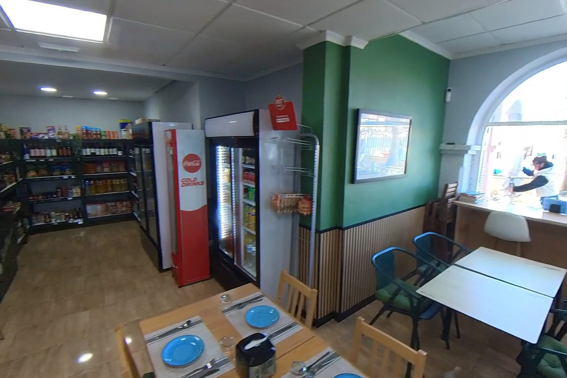 Resale - Commercial property - Torrevieja - Puerto