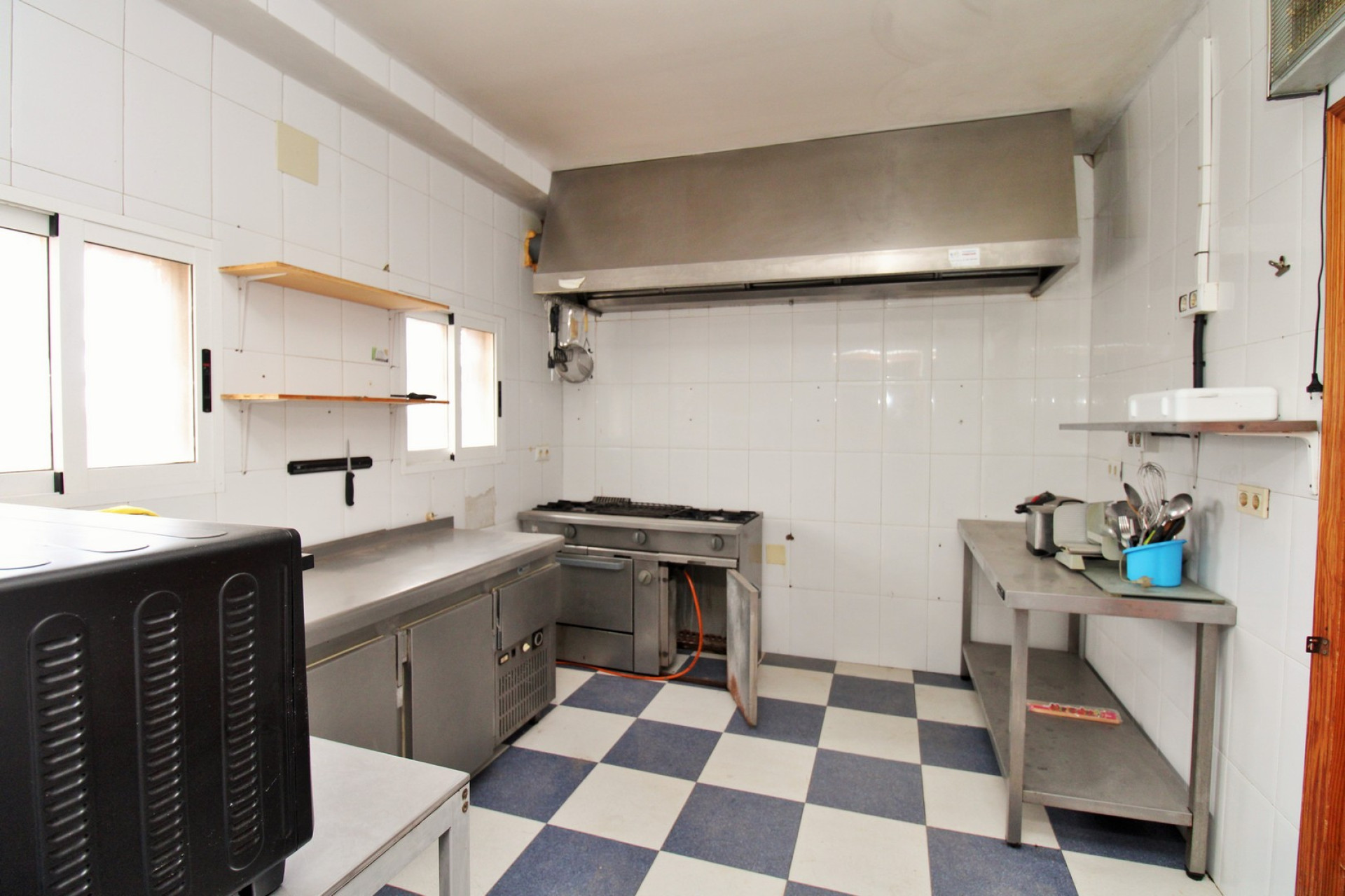 Resale - Commercial property - Villamartin - Costa Blanca South