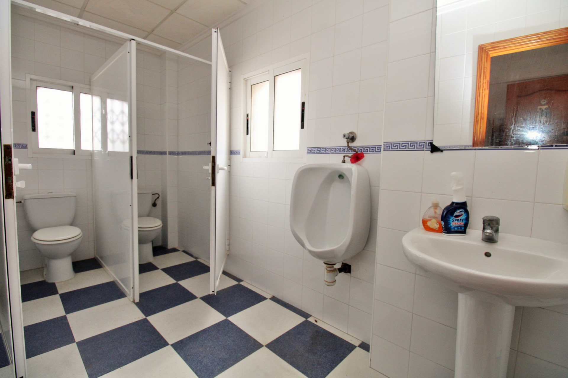 Resale - Commercial property - Villamartin - Costa Blanca South