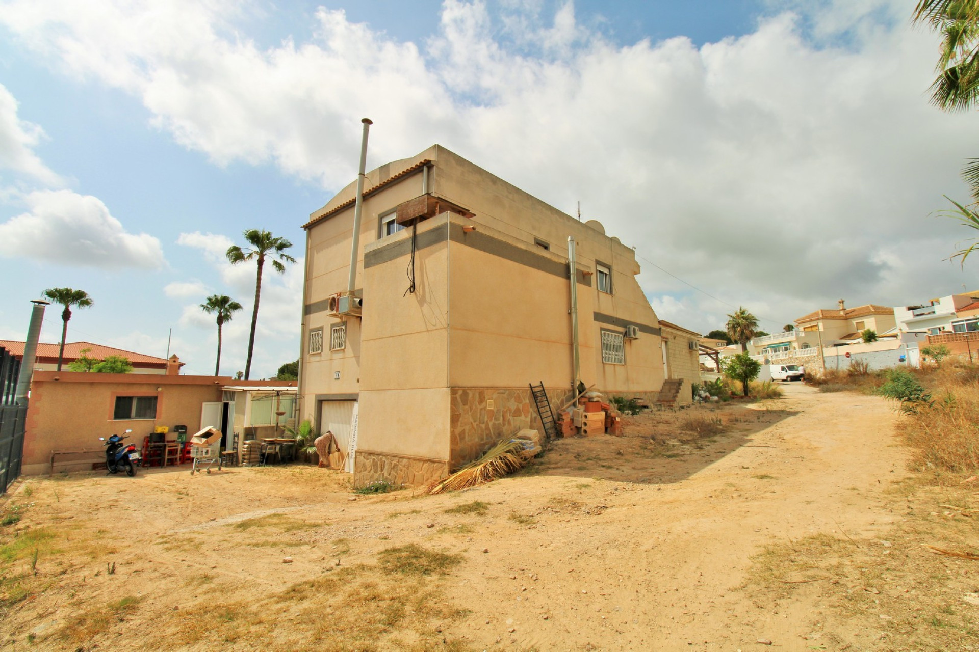 Resale - Commercial property - Villamartin - Costa Blanca South