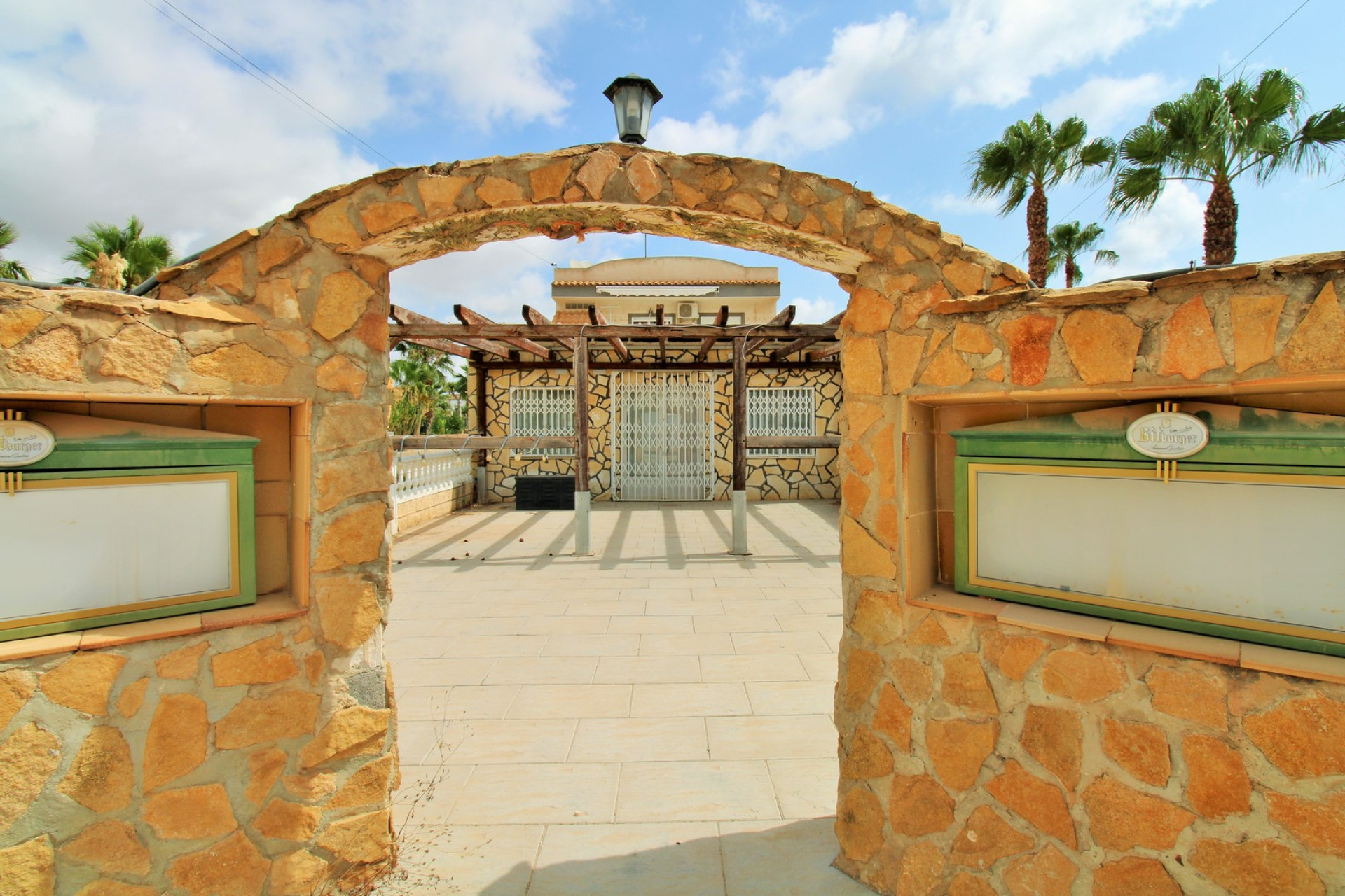 Resale - Commercial property - Villamartin - Costa Blanca South