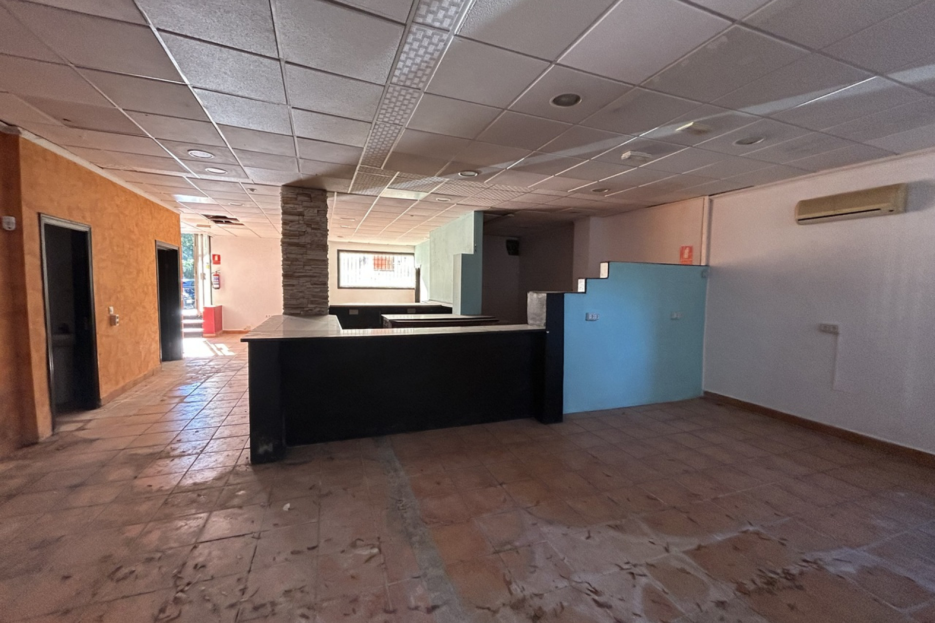 Resale - Commercial property - Villamartin - Costa Blanca South