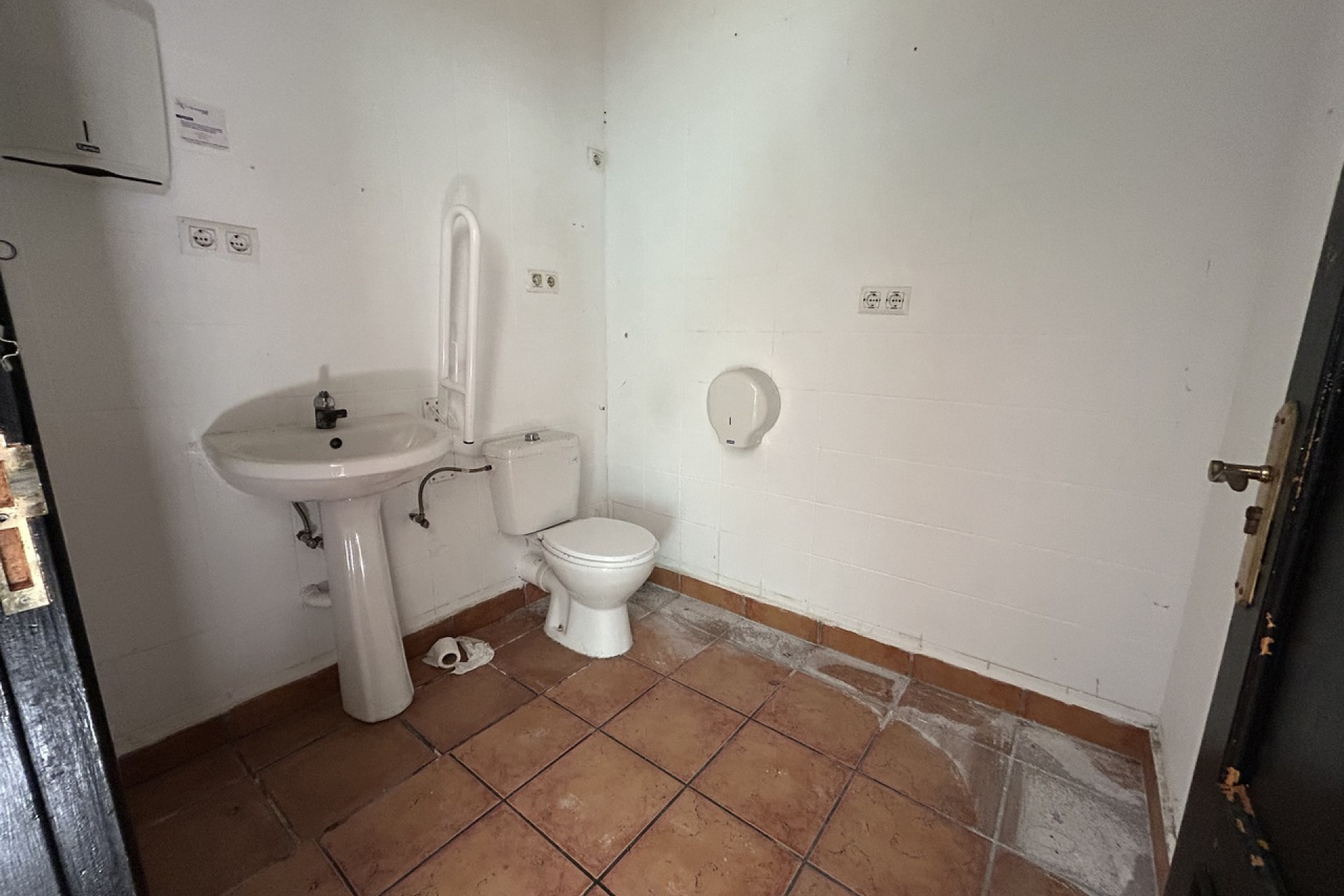 Resale - Commercial property - Villamartin - Costa Blanca South