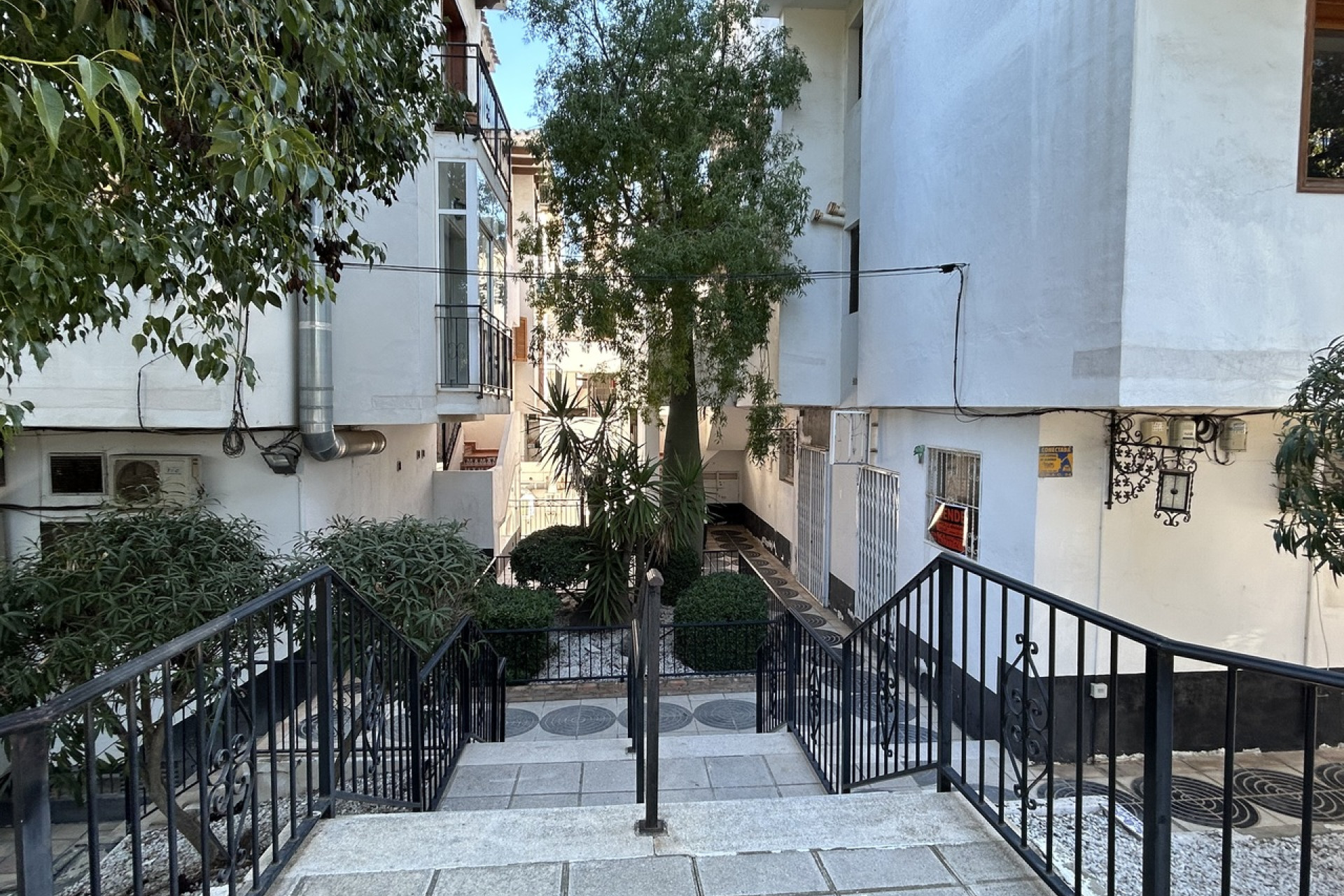 Resale - Commercial property - Villamartin - Costa Blanca South