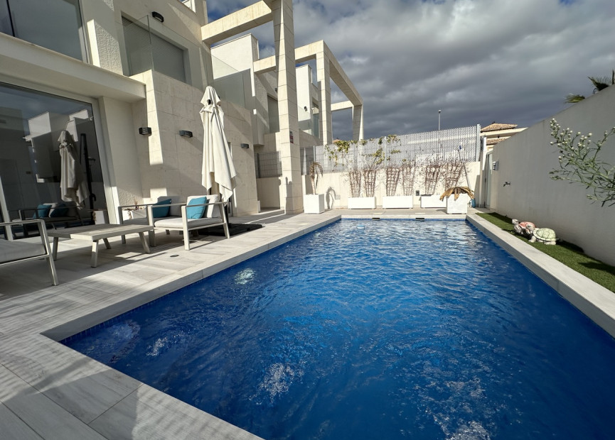 Resale - Villa - Cabo Roig - Orihuela Costa