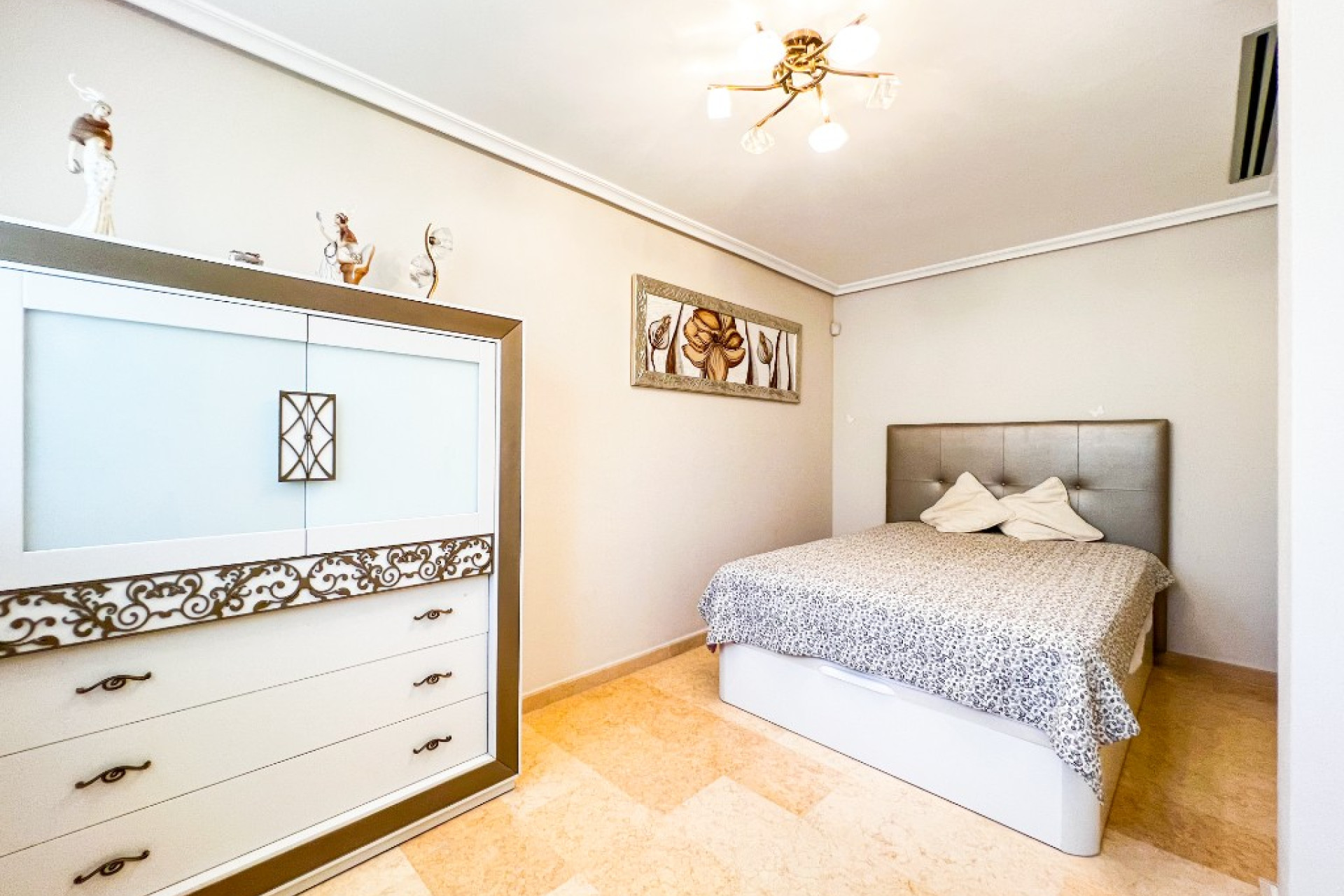 Resale - Villa - La Mata - Torrevieja