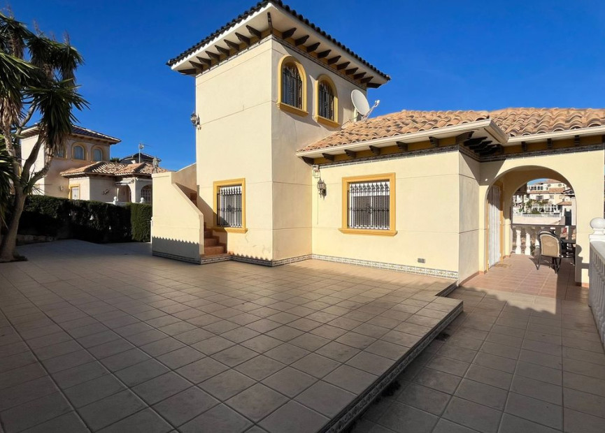 Resale - Villa - La Zenia - Orihuela Costa