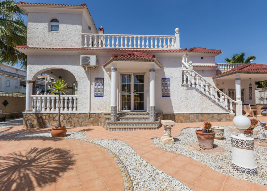 Resale - Villa - La Zenia - Orihuela Costa