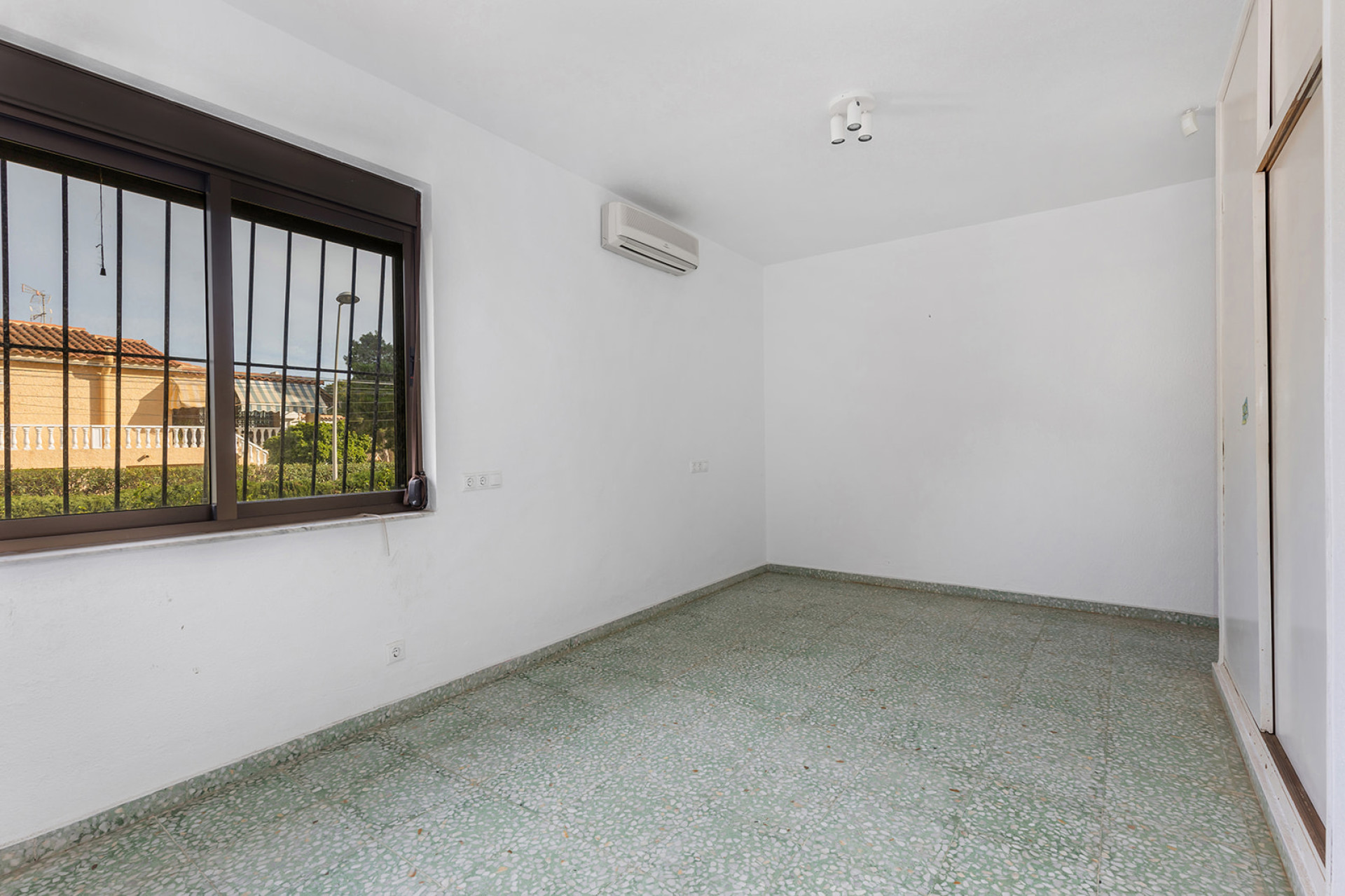 Resale - Villa - Los Balcones - Los Altos del Edén - Orihuela Costa