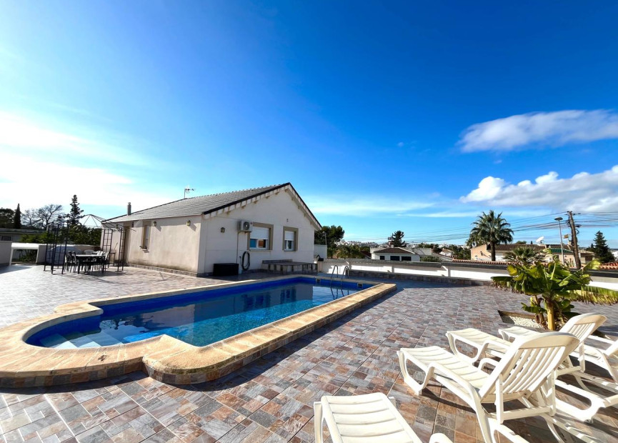 Resale - Villa - Los Balcones - Orihuela Costa