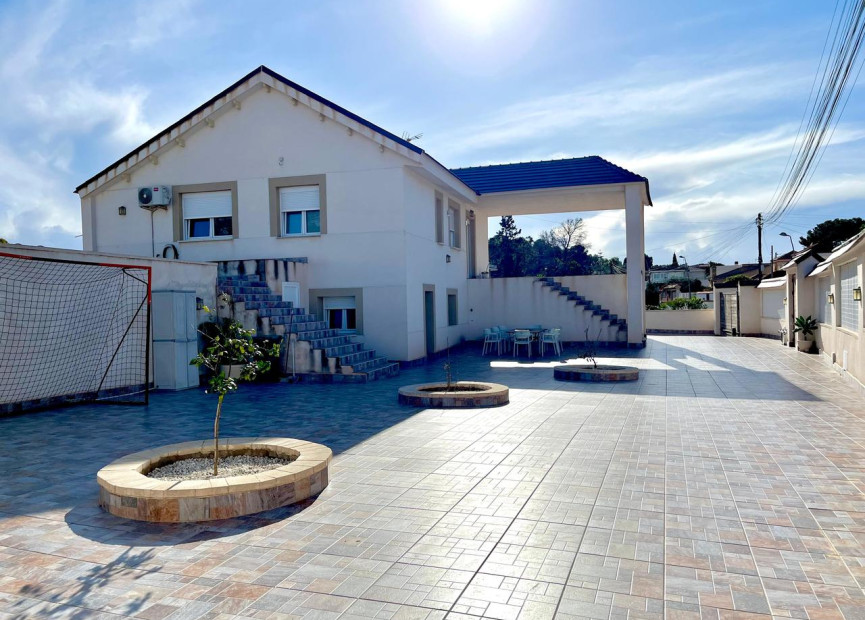 Resale - Villa - Los Balcones - Orihuela Costa