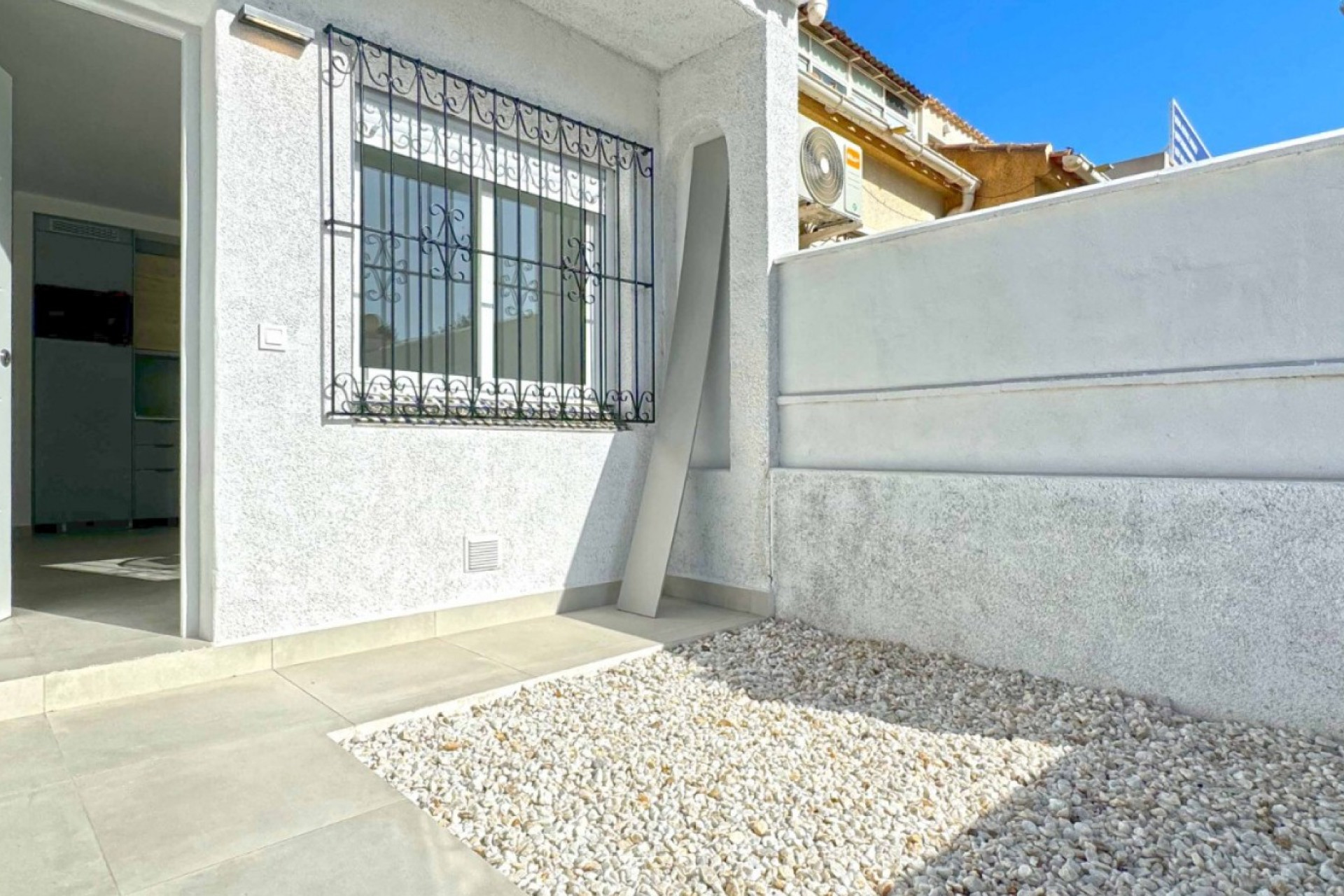 Resale - Villa - Orihuela Costa