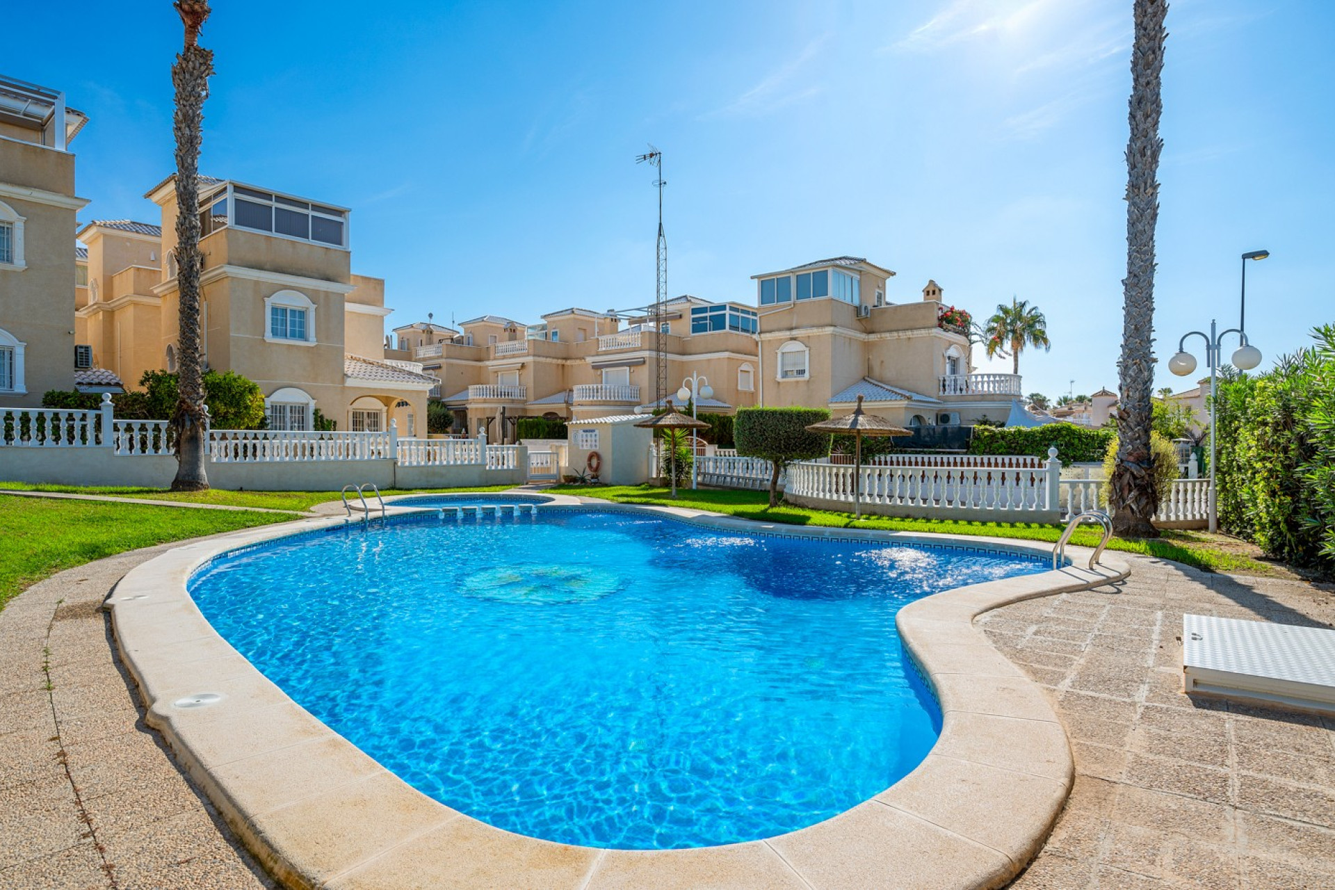 Resale - Villa - Orihuela - Orihuela Costa