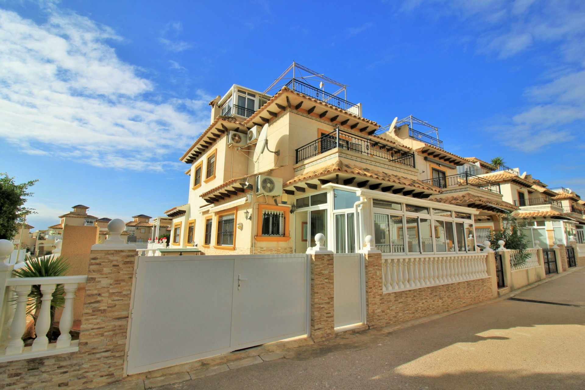 Resale - Villa - Playa Flamenca - Orihuela Costa