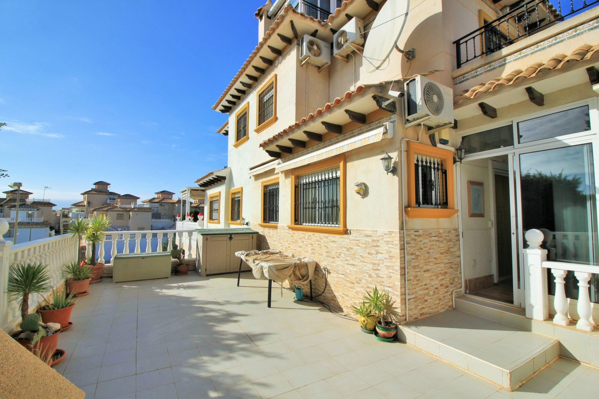 Resale - Villa - Playa Flamenca - Orihuela Costa