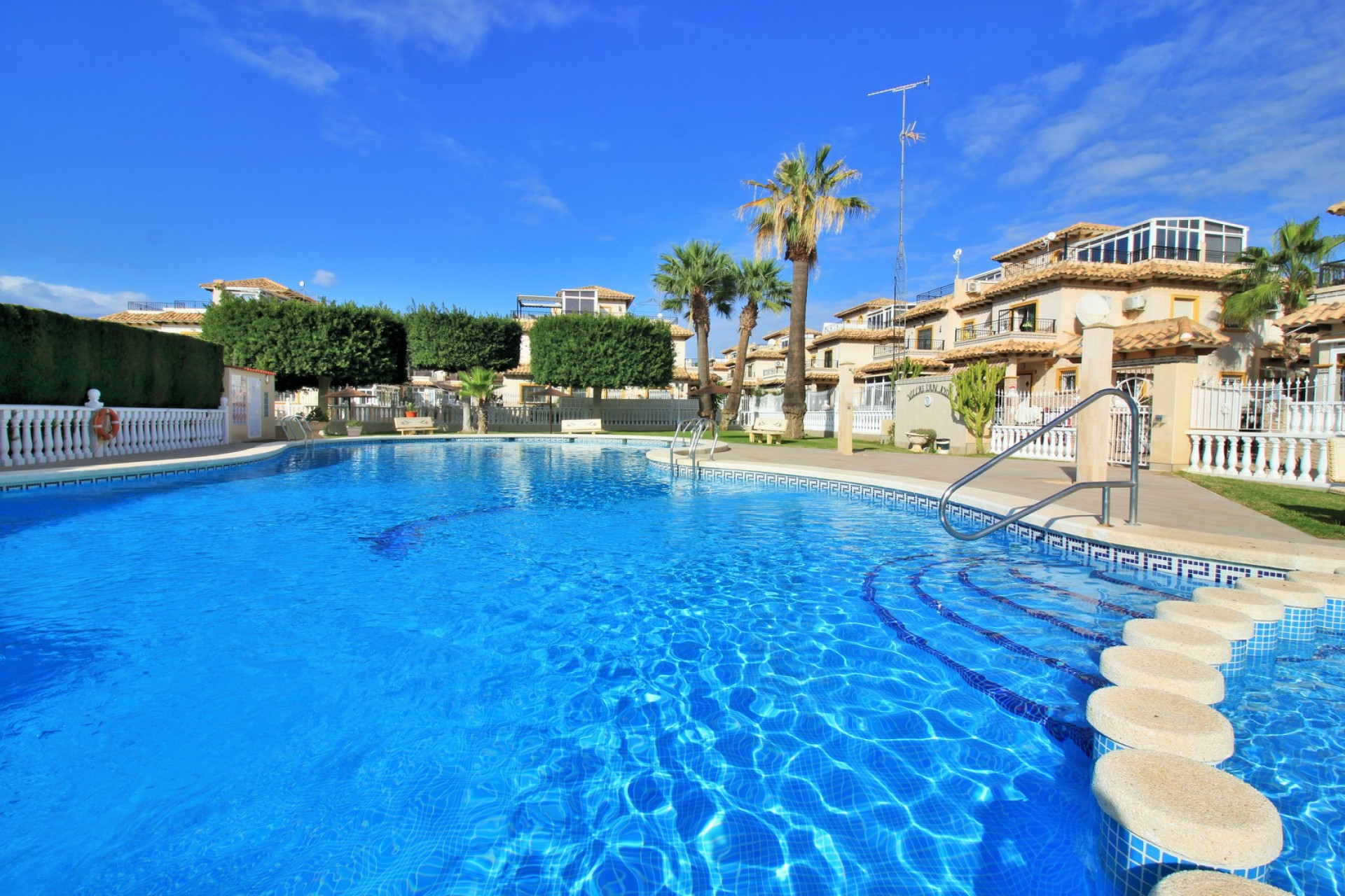 Resale - Villa - Playa Flamenca - Orihuela Costa