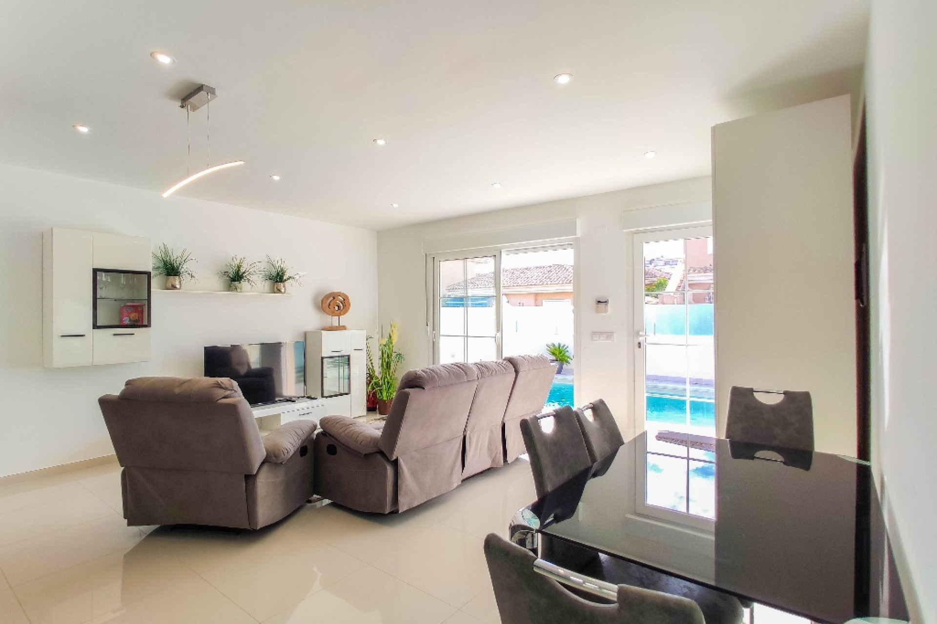 Resale - Villa - Punta Prima - Orihuela Costa