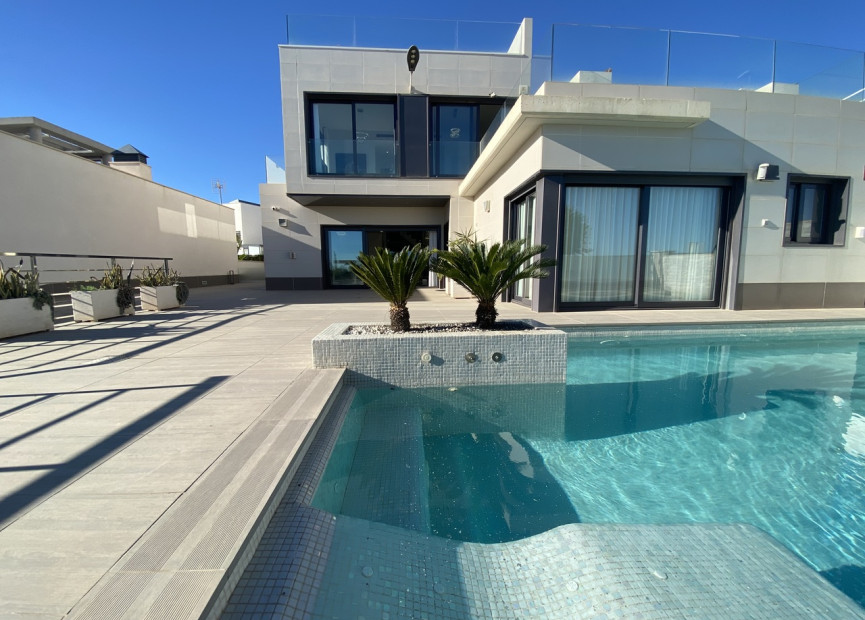 Resale - Villa - San Miguel de Salinas - Orihuela Costa