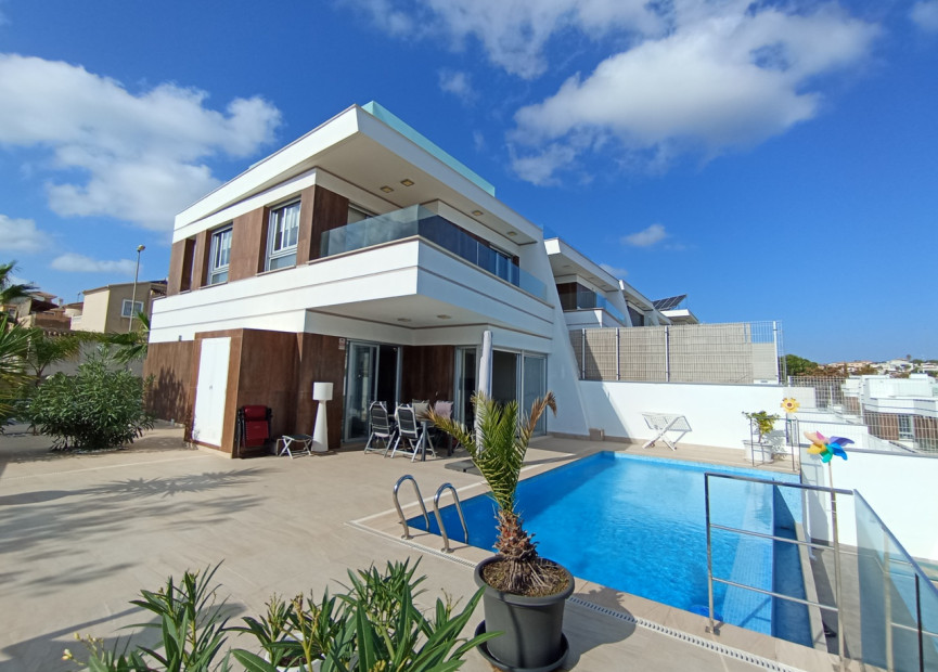 Resale - Villa - San Miguel de Salinas - Orihuela Costa