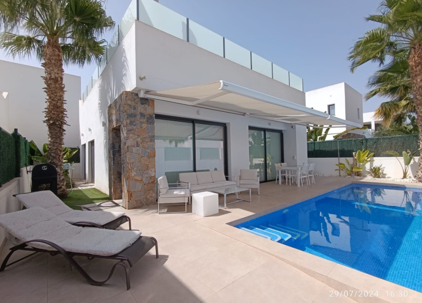 Resale - Villa - Santiago de Ribera - Los Alcazares