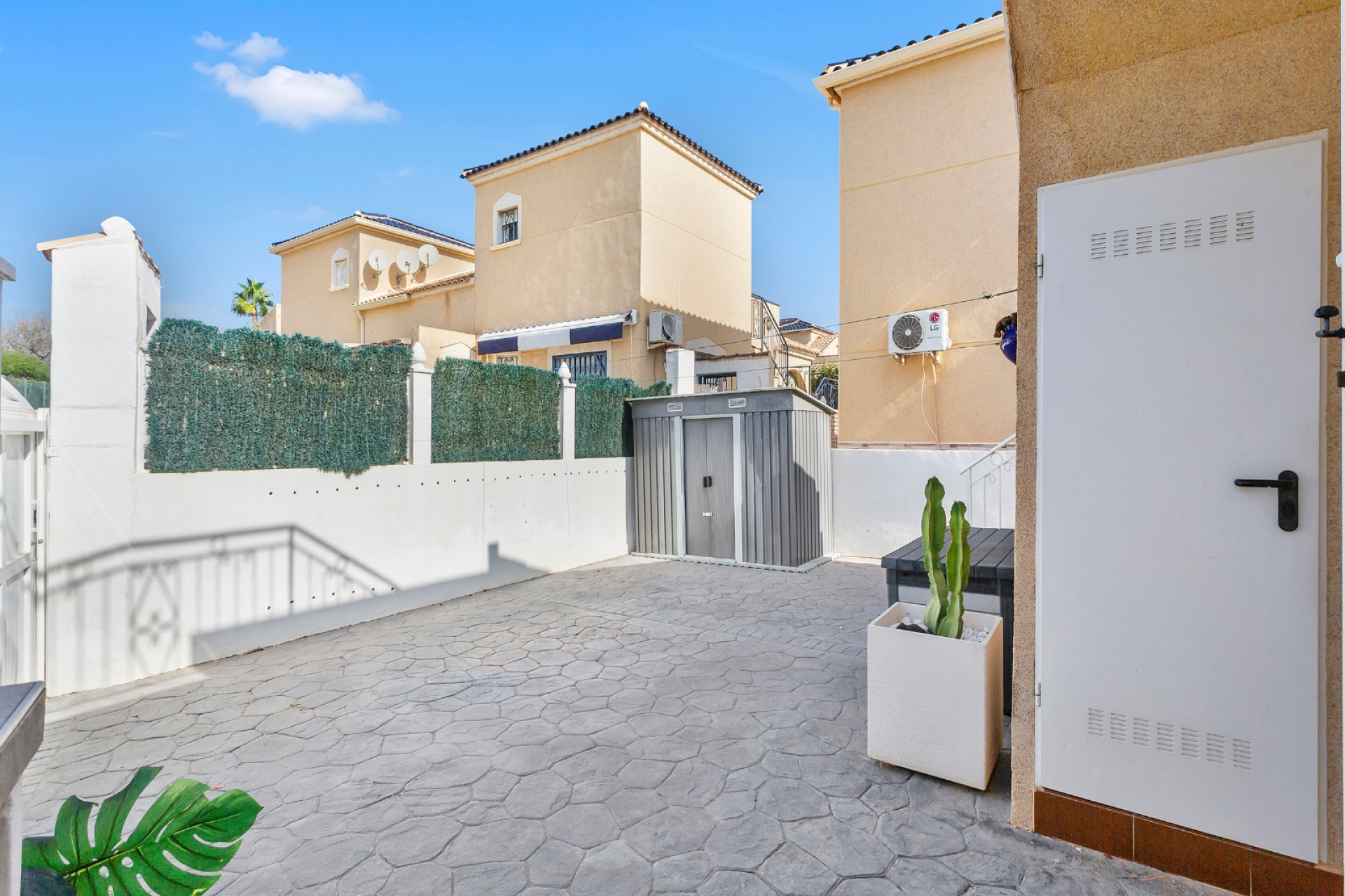 Resale - Villa - Torrevieja - Orihuela Costa