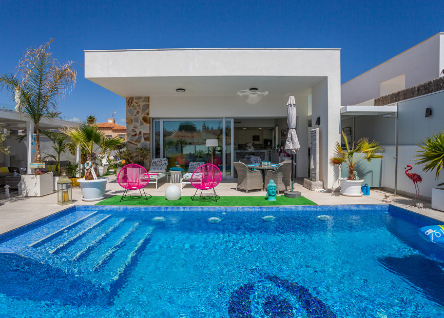 Resale - Villa - Torrevieja