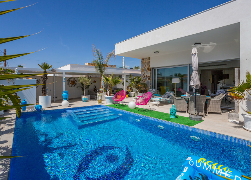 Resale - Villa - Torrevieja