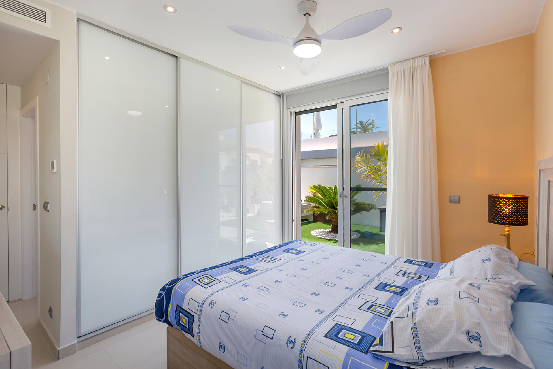 Resale - Villa - Torrevieja