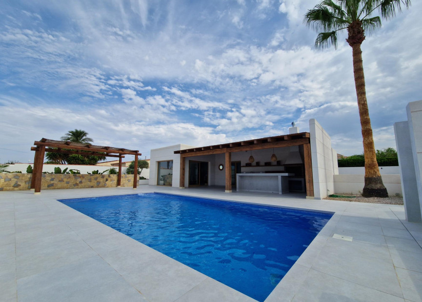 Resale - Villa - Torrevieja