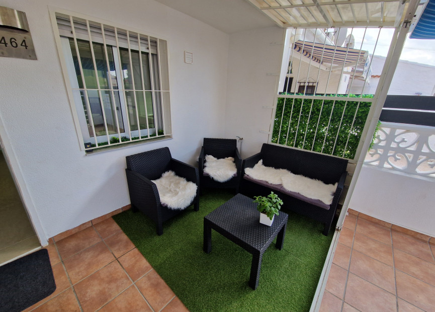 Resale - Villa - Torrevieja