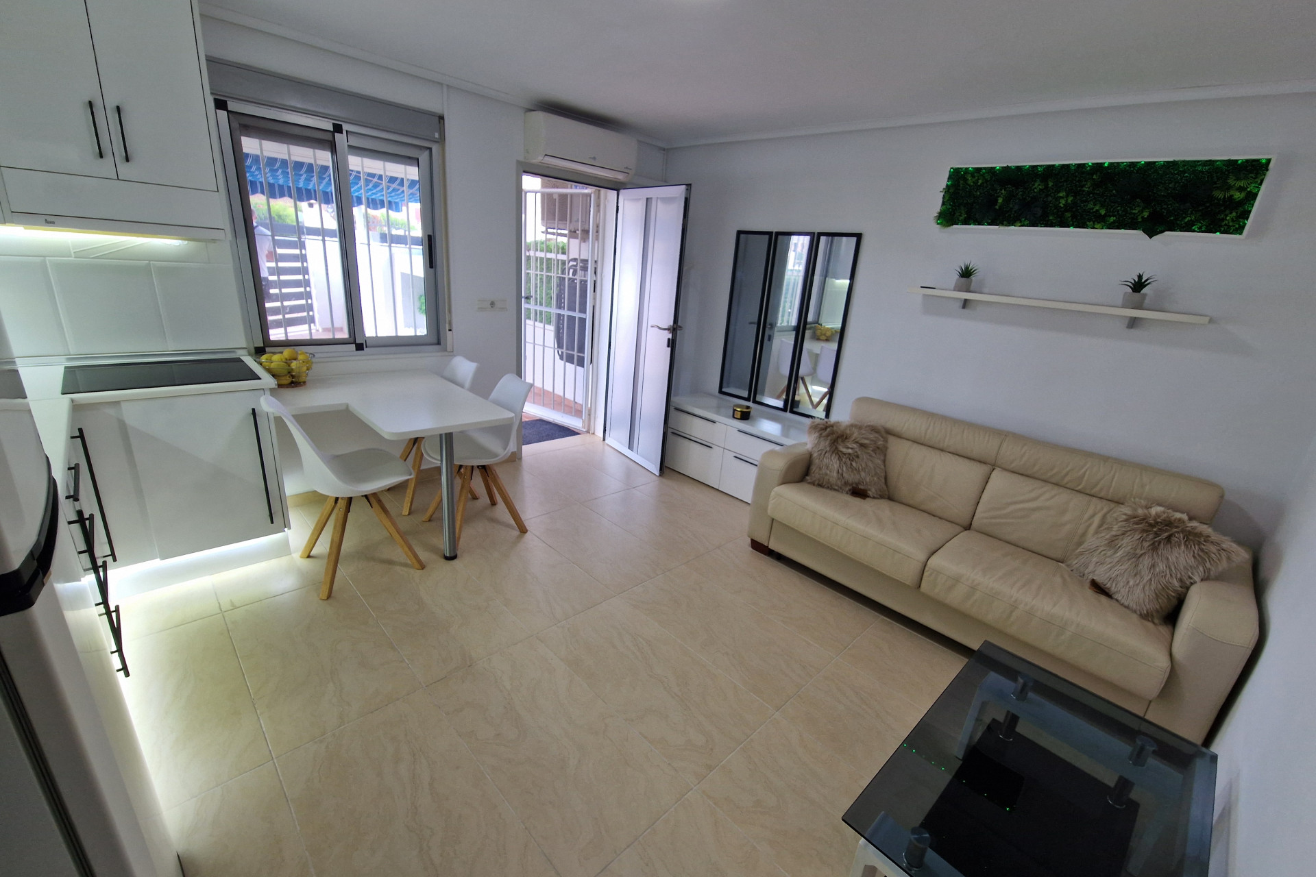 Resale - Villa - Torrevieja