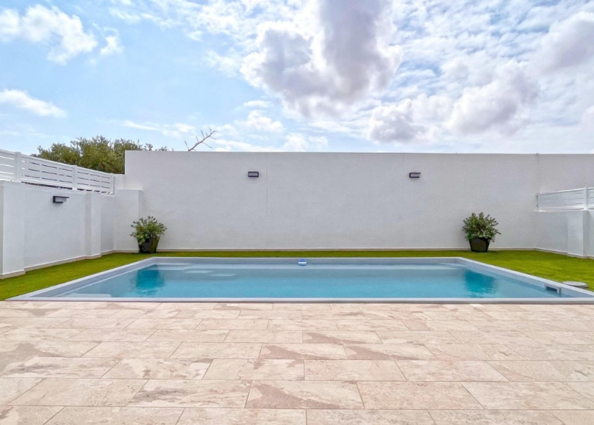 Resale - Villa - Torrevieja