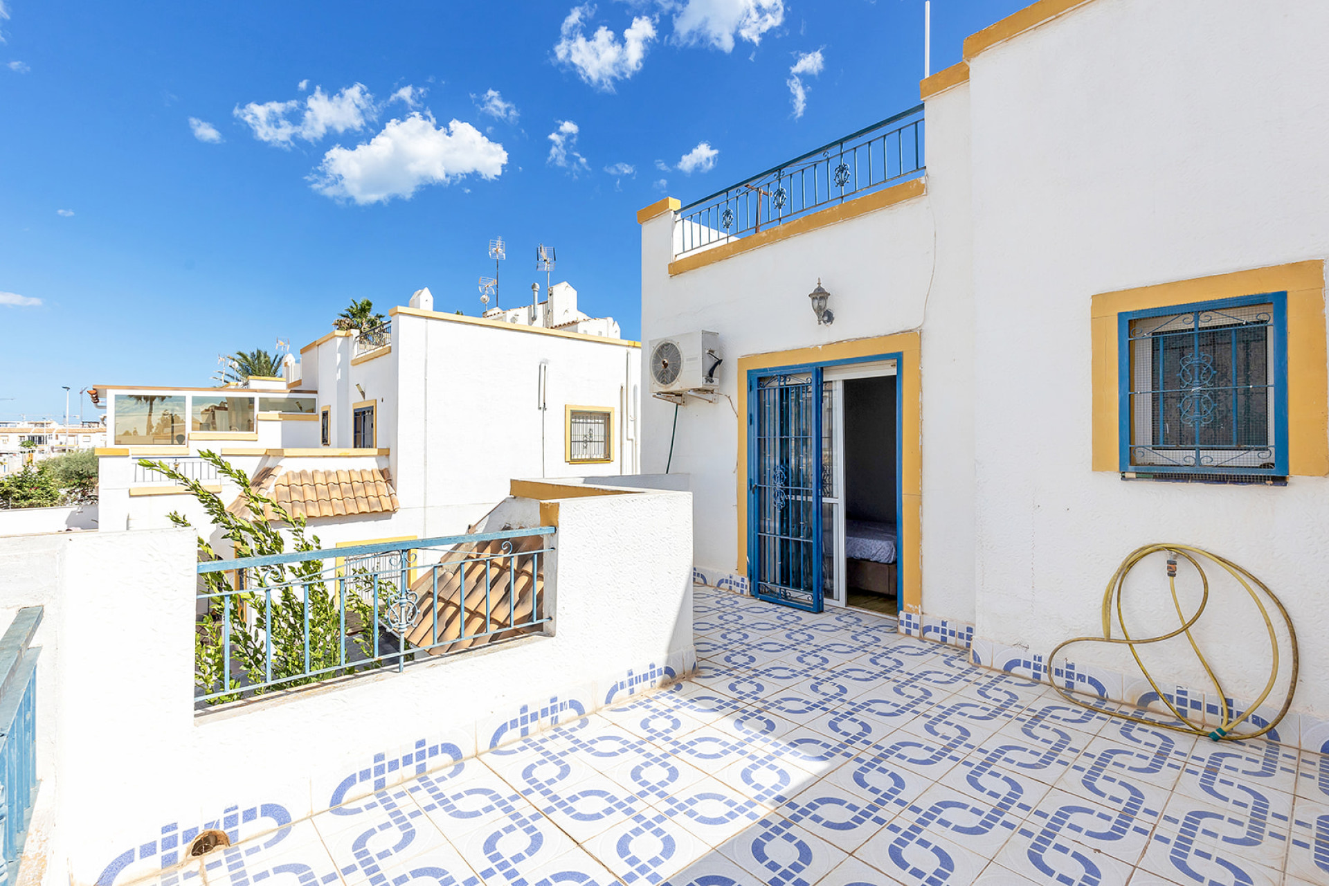 Resale - Villa - Torrevieja