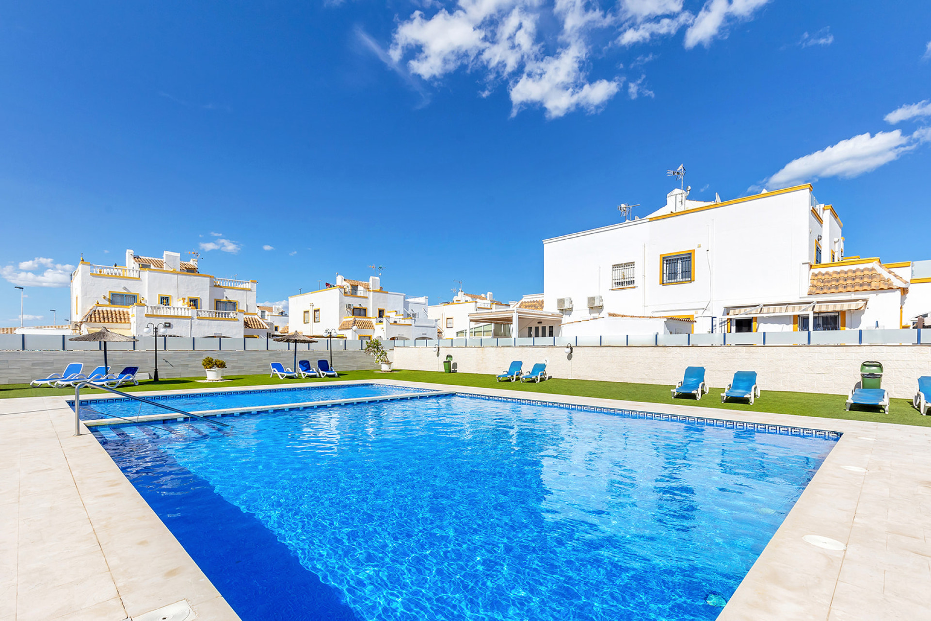 Resale - Villa - Torrevieja