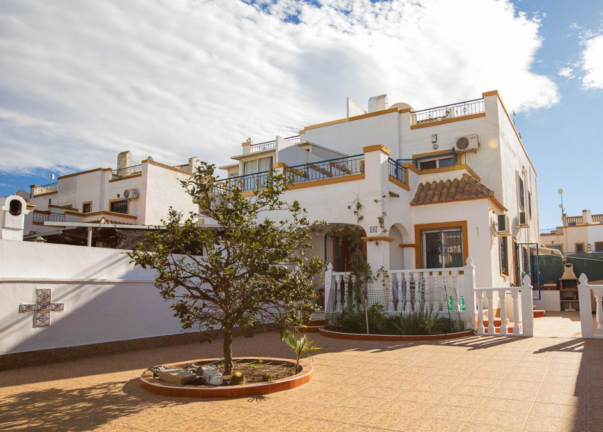 Resale - Villa - Torrevieja