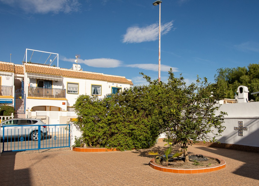 Resale - Villa - Torrevieja