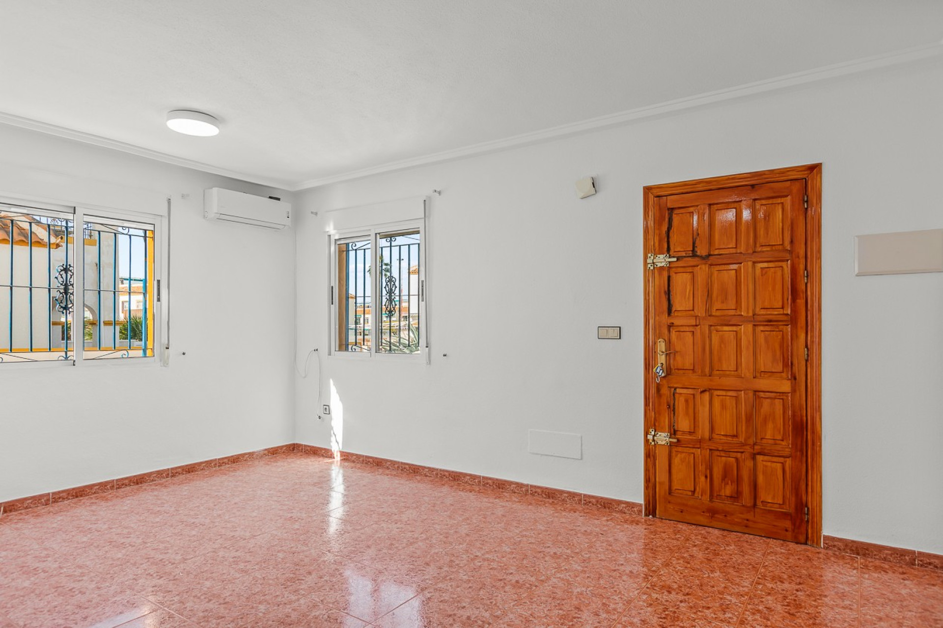 Resale - Villa - Torrevieja