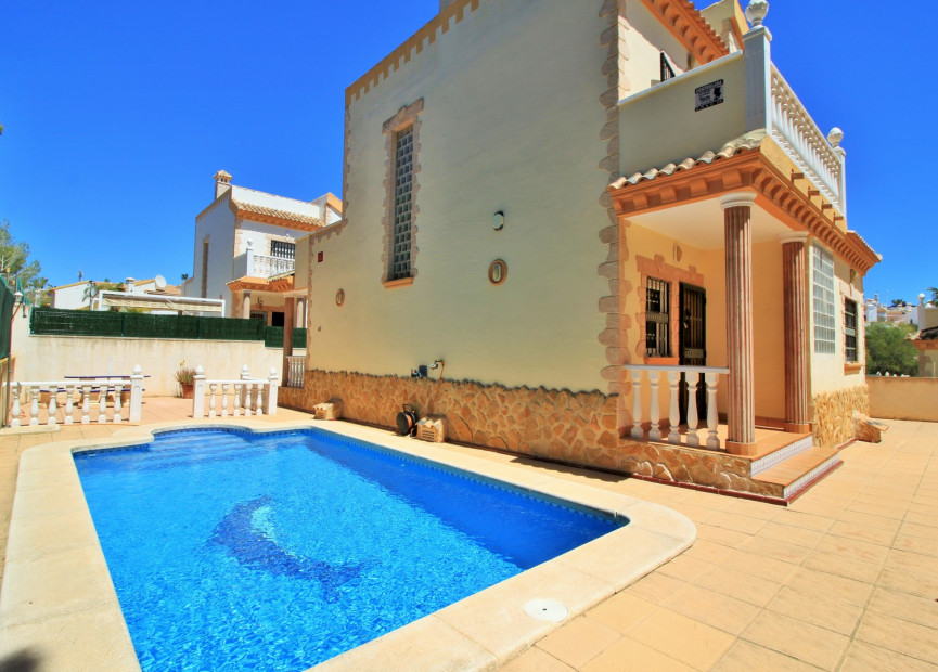 Resale - Villa - Villamartin - Orihuela Costa