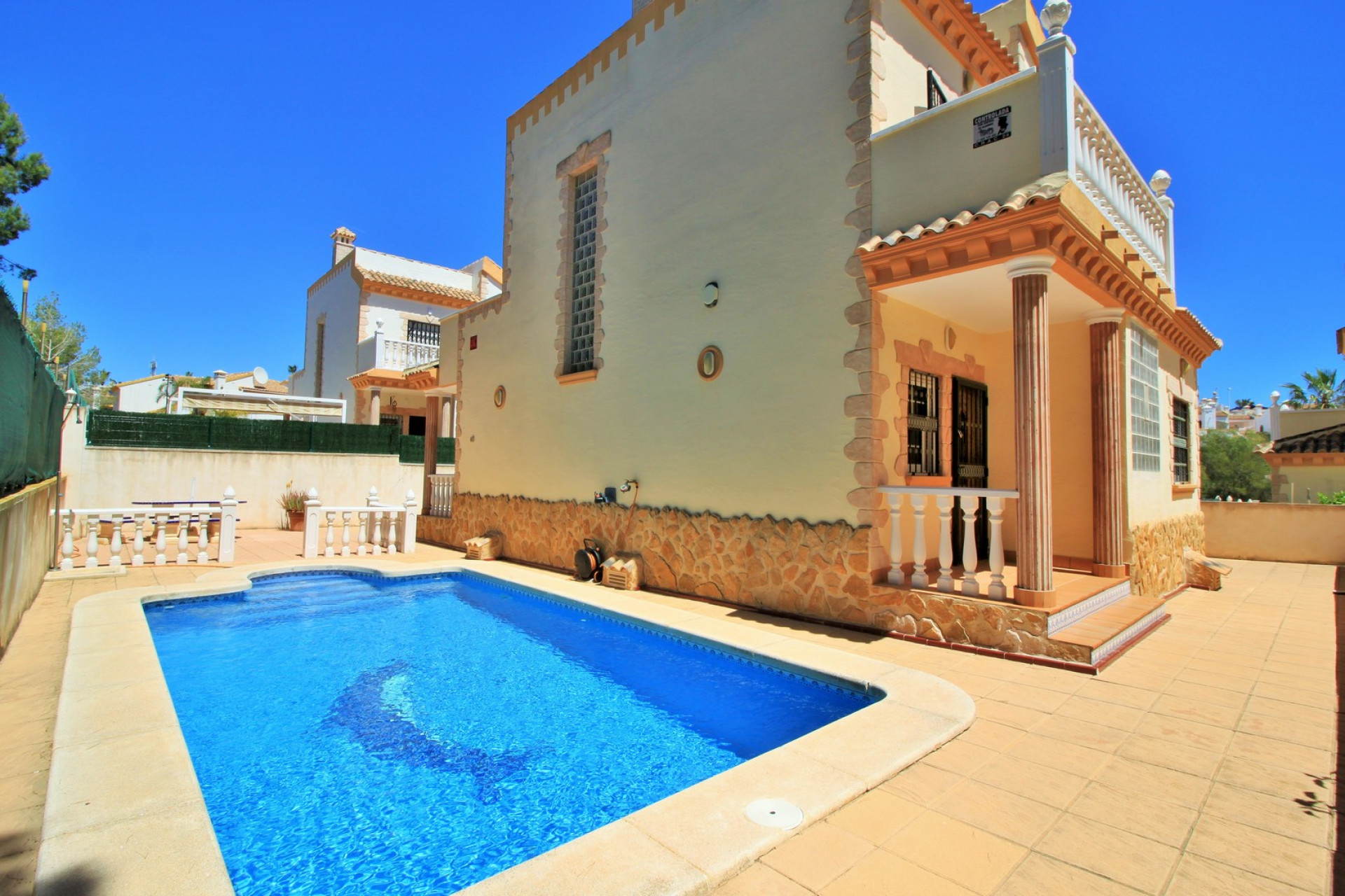 Resale - Villa - Villamartin - Orihuela Costa