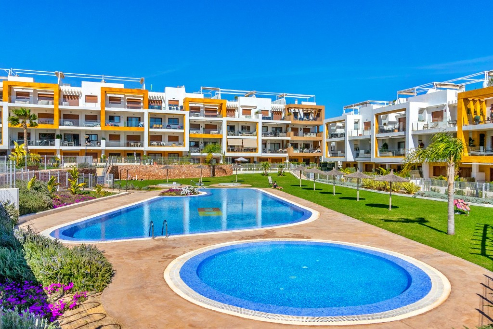 Reventa - 1. Apartamento / piso - Villamartin - Costa Blanca Sur