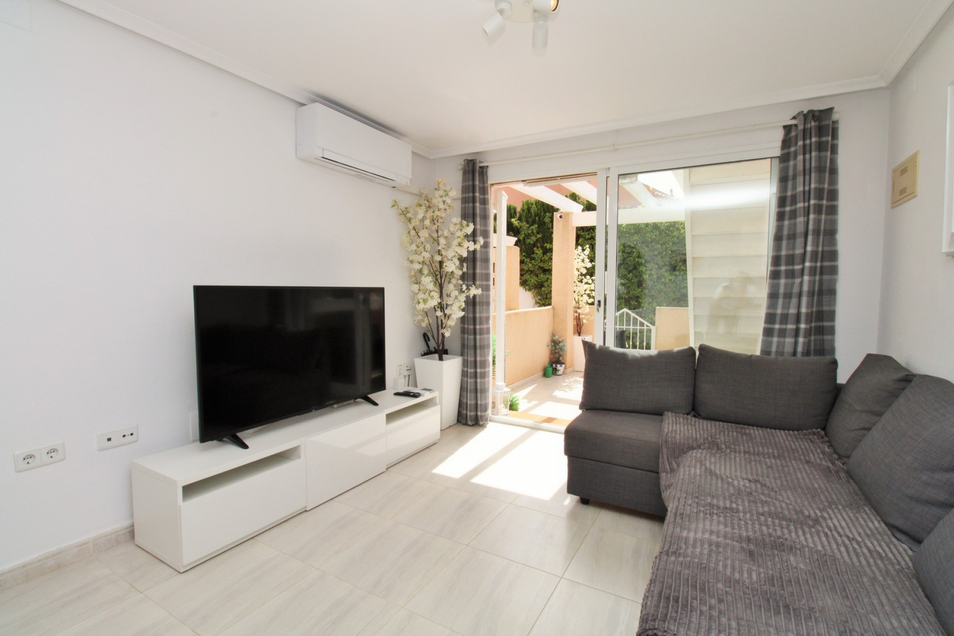 Reventa - 1. Apartamento / piso - Villamartin - Costa Blanca Sur