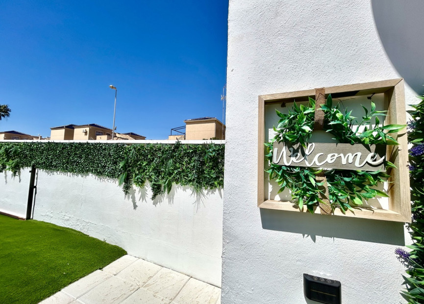 Reventa - 2. Chalet adosado - Punta Prima - Costa Blanca Sur