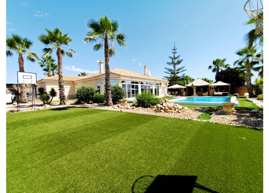 Reventa - 3. Casa indepiende - Gea y Truyols - Urb Lo Santiago