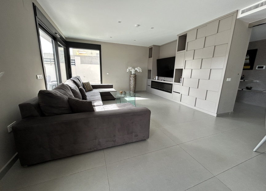 Reventa - 3. Casa indepiende - Los Balcones - Costa Blanca Sur