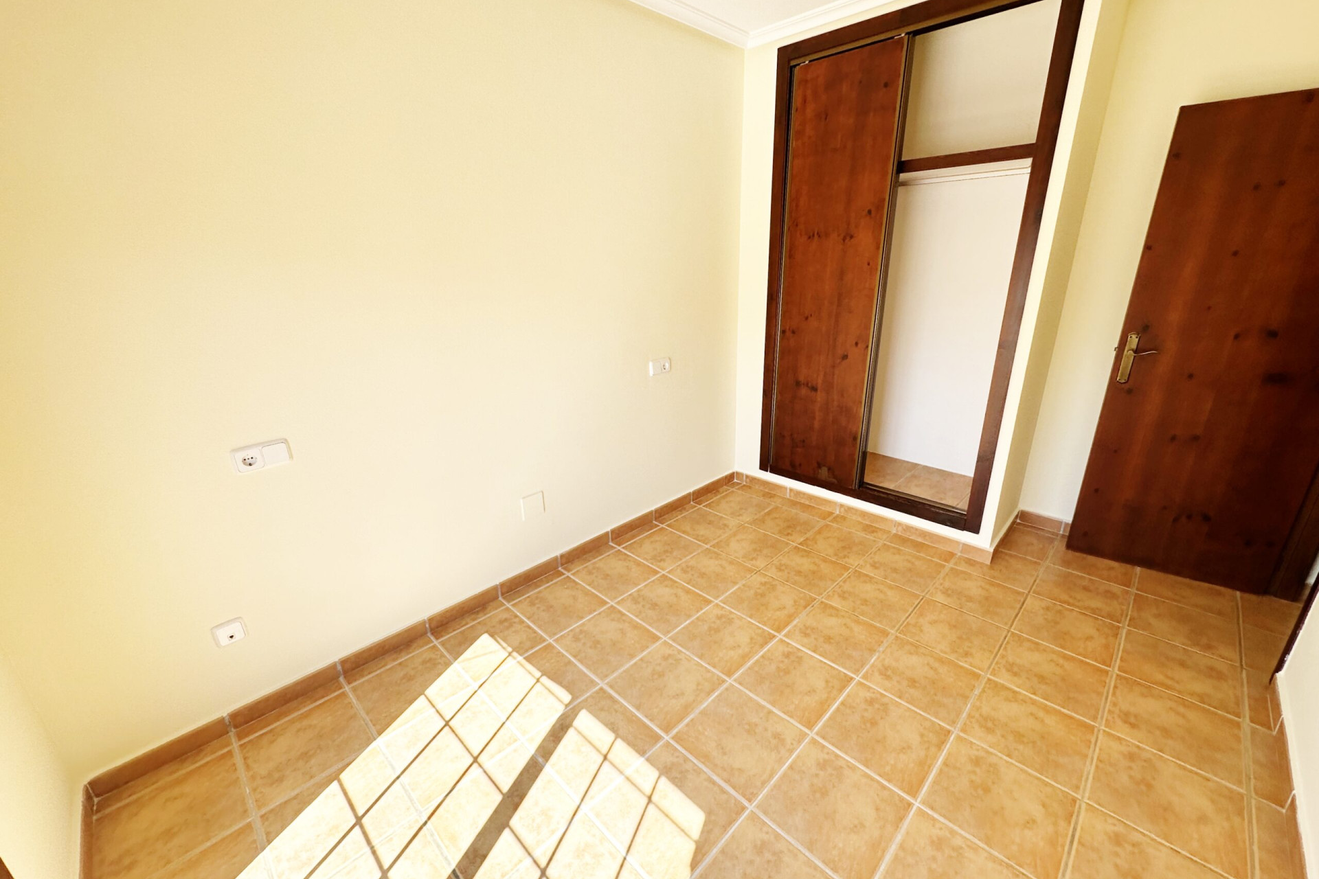 Reventa - 3. Casa indepiende - Roda - Señorio de Roda