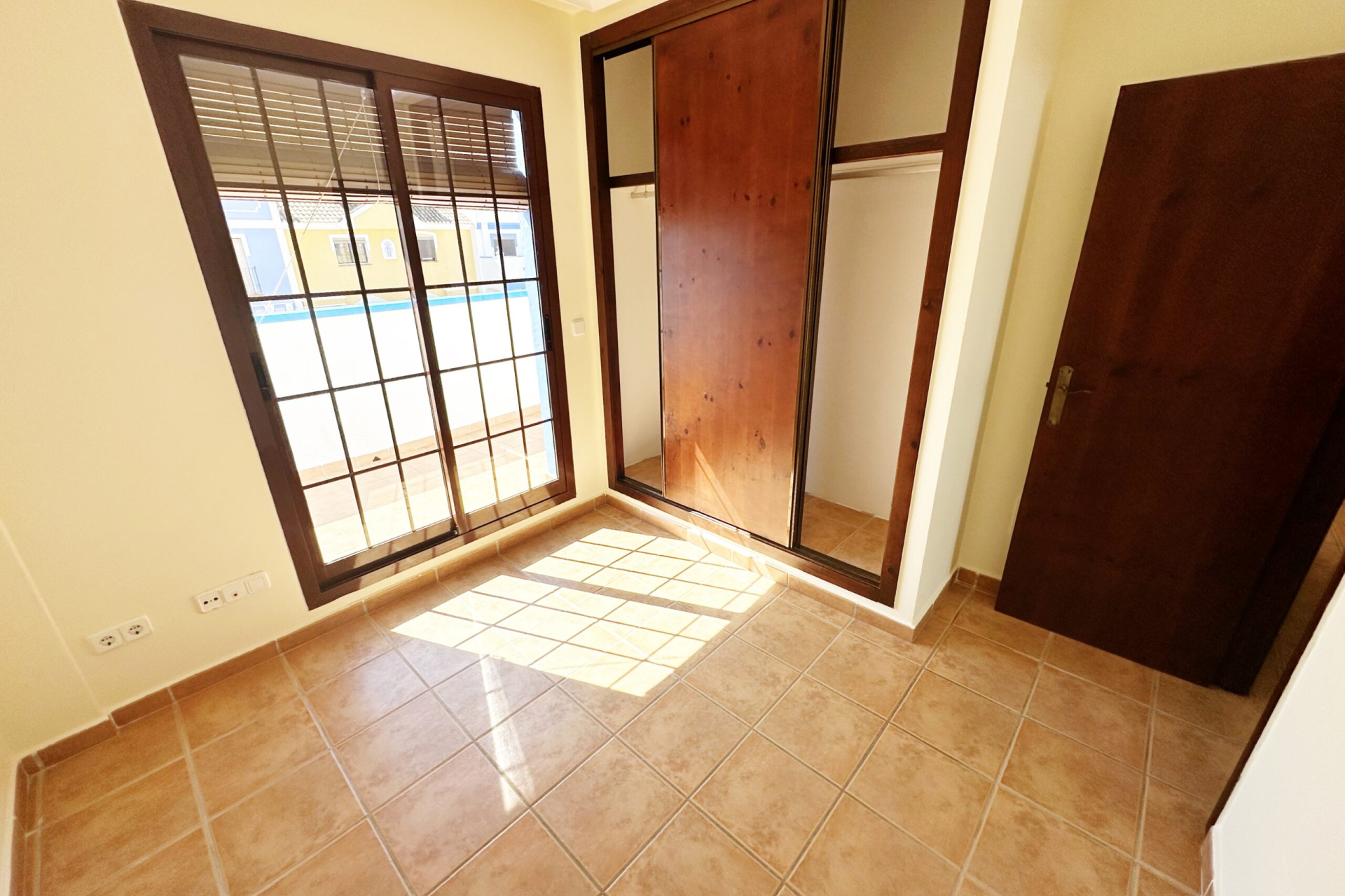 Reventa - 3. Casa indepiende - Roda - Señorio de Roda