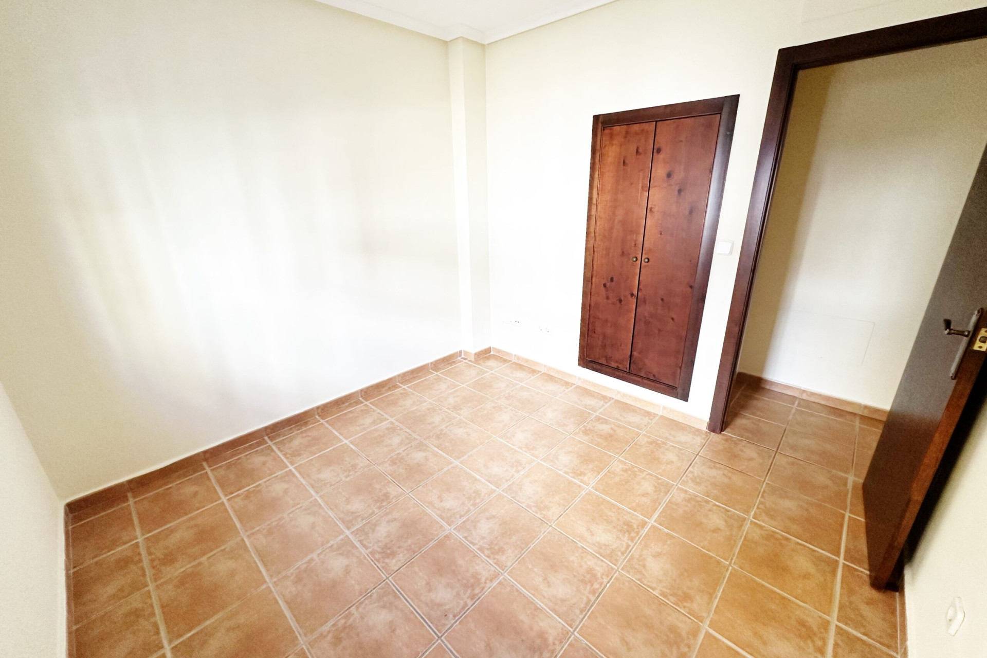 Reventa - 3. Casa indepiende - Roda - Señorio de Roda