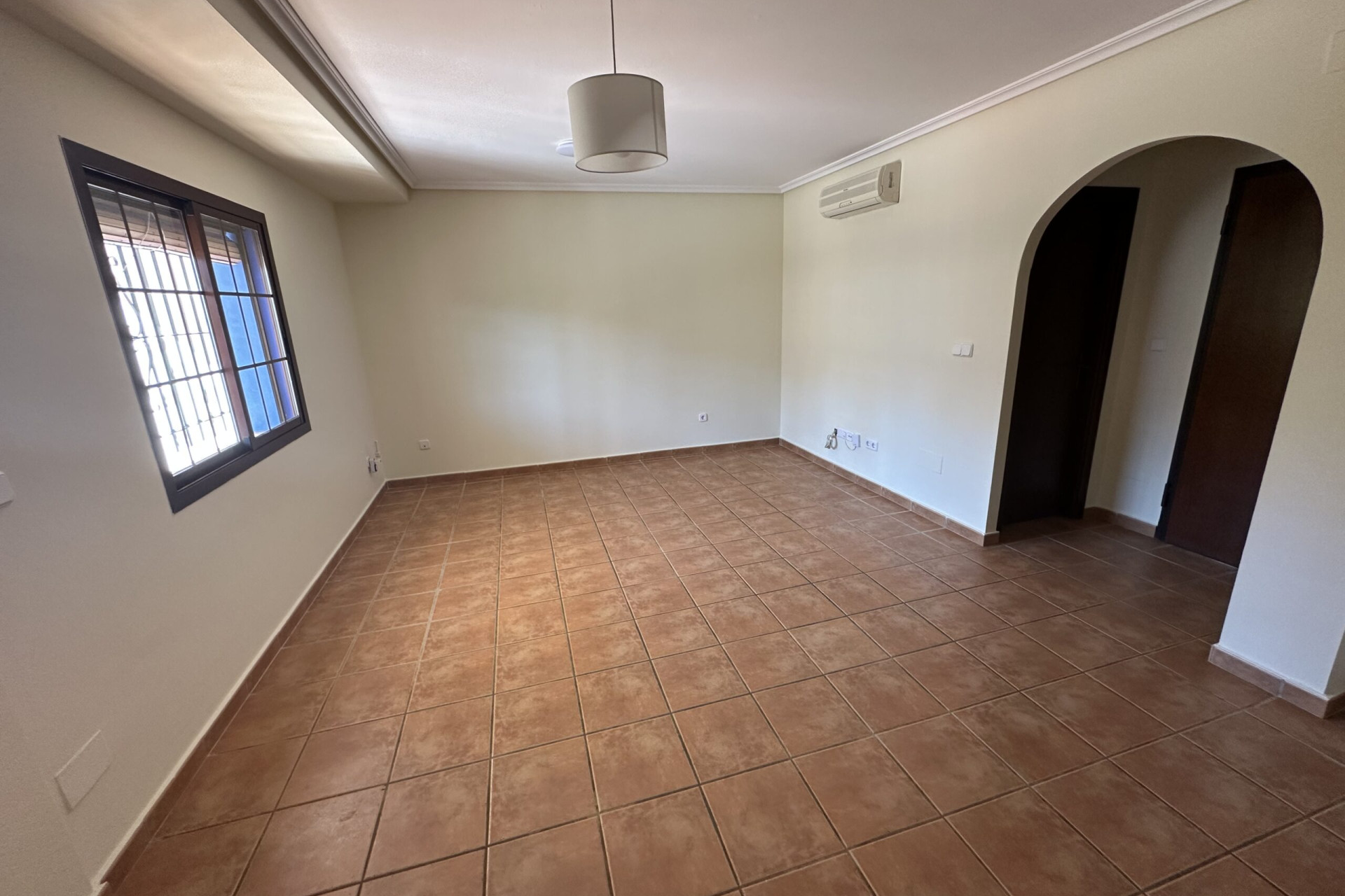 Reventa - 3. Casa indepiende - Roda - Señorio de Roda