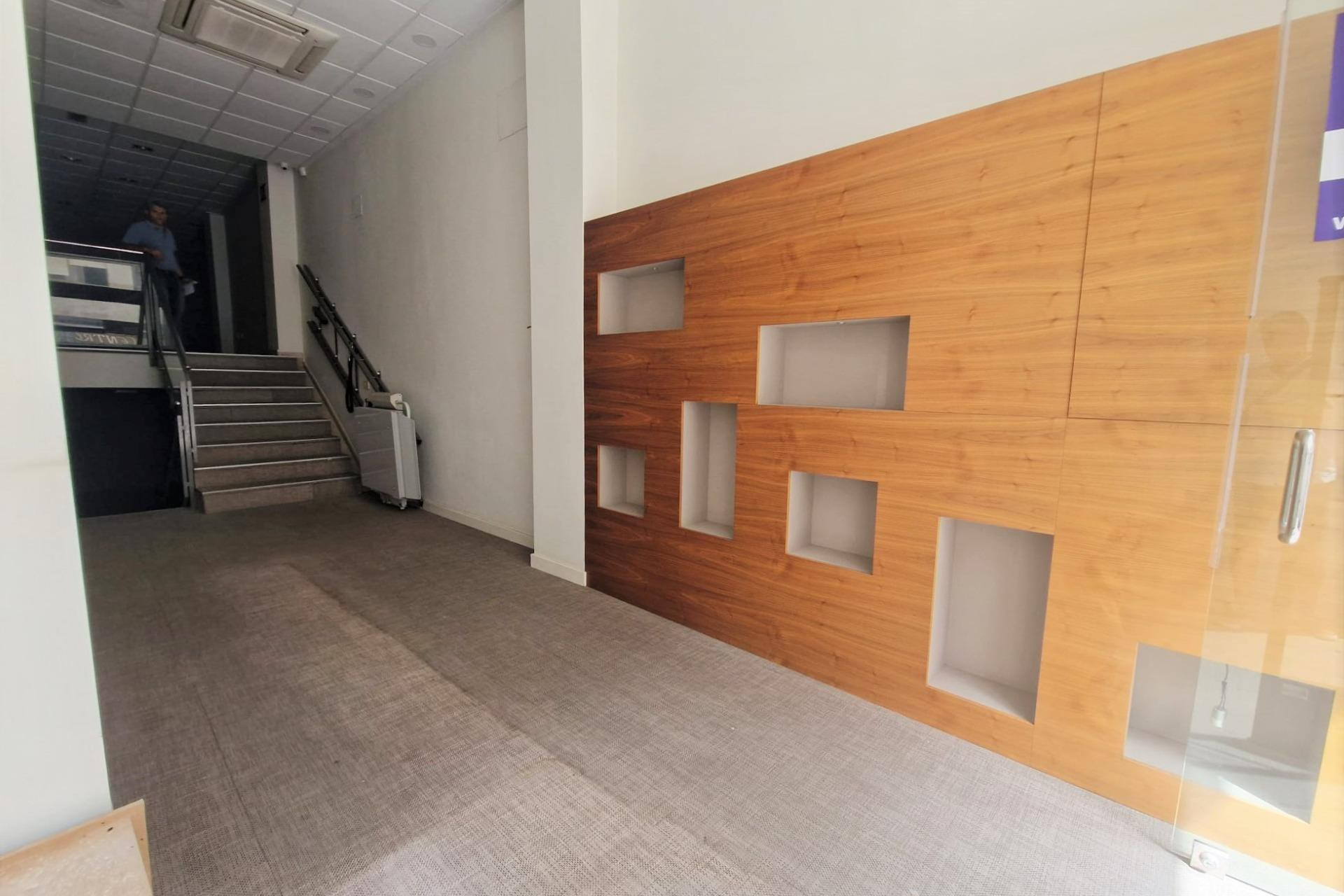 Reventa - Local comercial - Guardamar del Segura - Guardamar